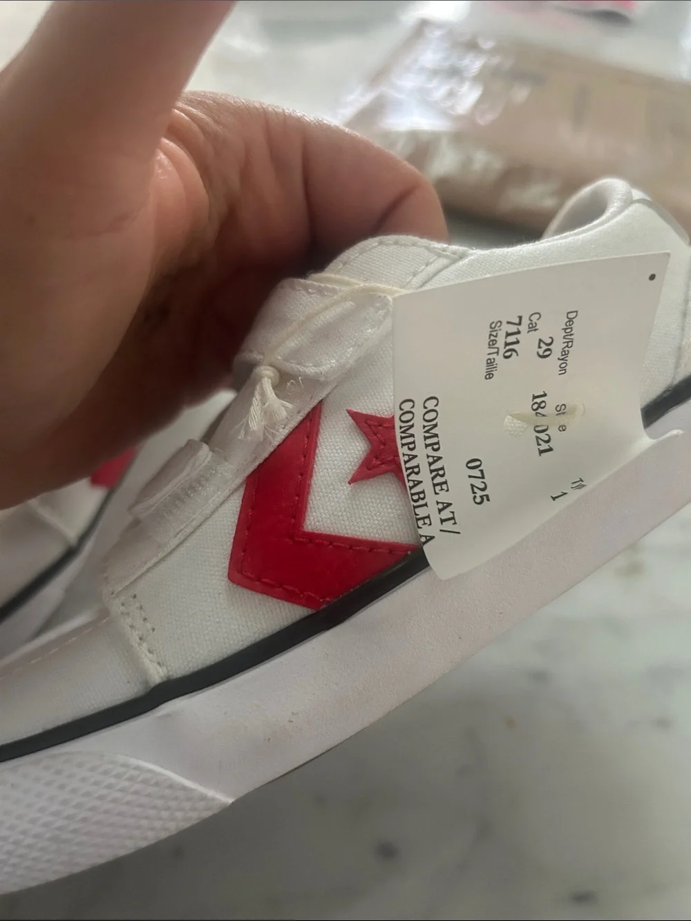 NWT Converse Belmont Kids Low Top Sneakers in White and Red Sz 10